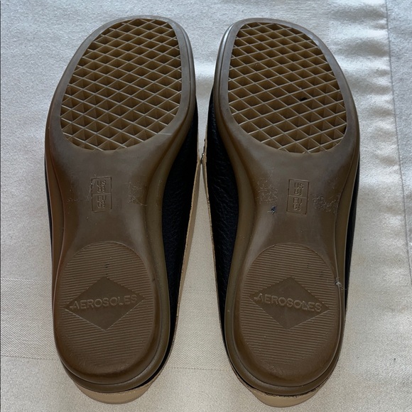 AEROSOLES Black and Tan Bow Loafers - Picture 5 of 6